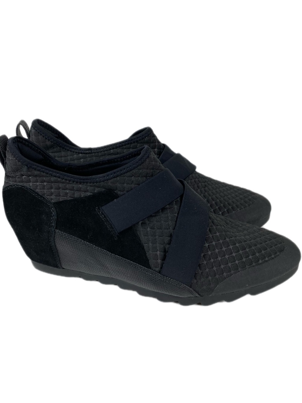 Baretraps Posture Wedge Comfort Shoes Black Quilted Wedge Sneakers